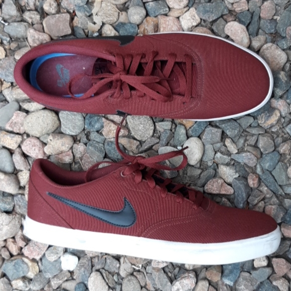 nike sb check burgundy